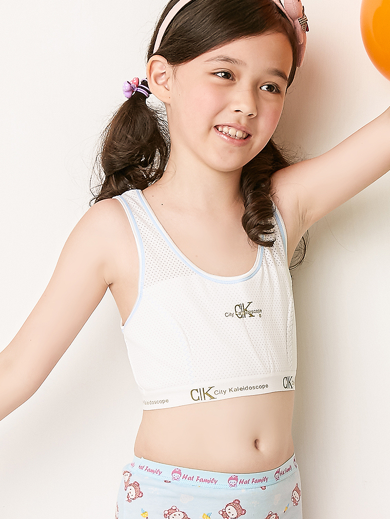 素面休閒。寬肩短版女童胸衣