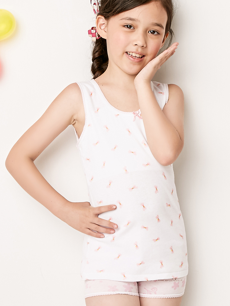 蝶翼翩翩。寬肩長版女童胸衣