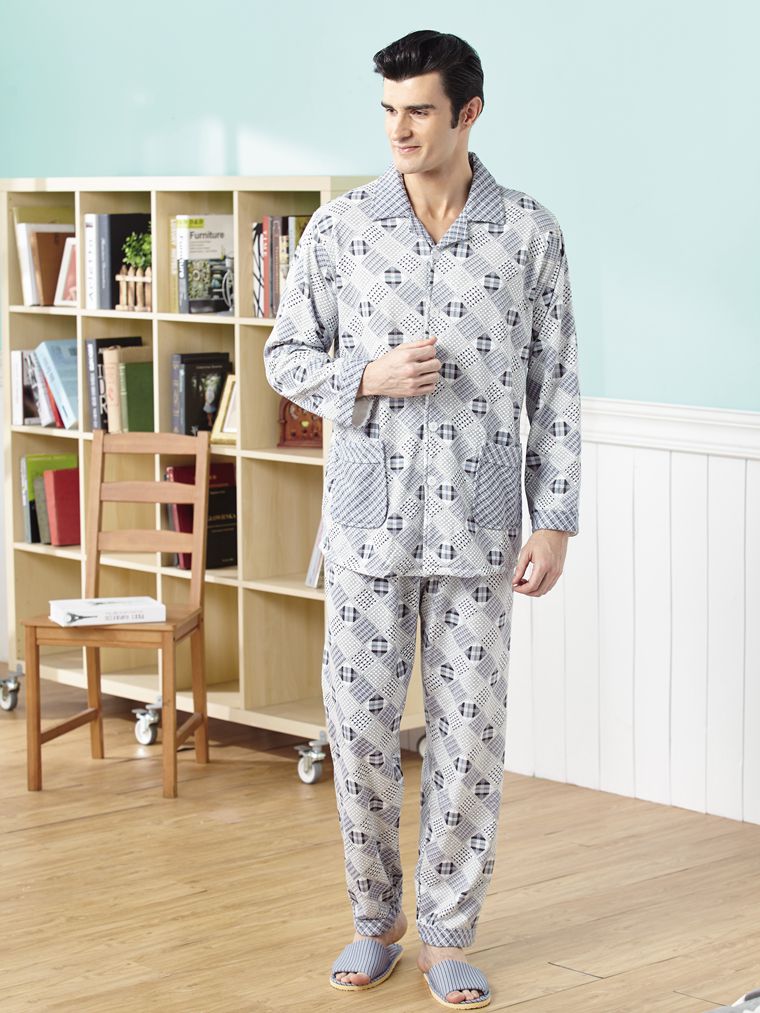 率性休閒。套裝男睡衣