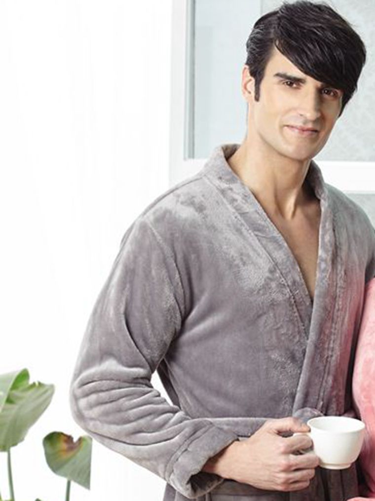 簡單有型。素面水貂絨男睡袍